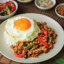 กะเพราหมูสับ/ ไข่ดาว