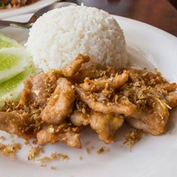ข้าวไก่ผัดกระเทียม
