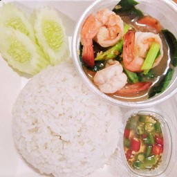 ข้าวผัดผักรวมกุ้งน้ำมันหอย