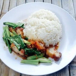 คะน้าหมูกรอบ