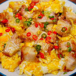 ข้าวหมูกรอบคั่วพริกเกลือ หมูกรอบ60กรัม