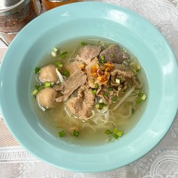 ก๋วยเตี๋ยวเนื้อน้ำใส