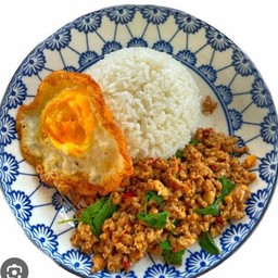 ข้าวกะเพราไก่/ไข่ดาว