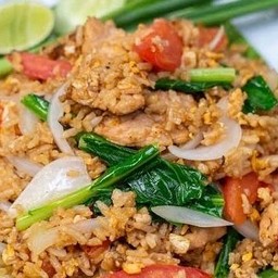ข้าวผัดรถไฟ(หมูชิ้น)+ ข้าวหมูทอดกระเทียม