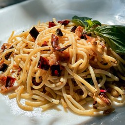 สปาเก็ตตี้ผัดปลาเค็ม