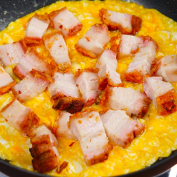 ข้าวไข่ข้นหมูกรอบ (ไข่ข้น2ฟอง)