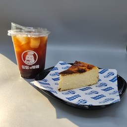 1 Drink with 1 Basque Cheese Cake (ชิ้น)