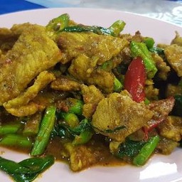 ผัดเครื่องแกง