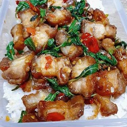 ข้าวกระเพราหมูกรอบ