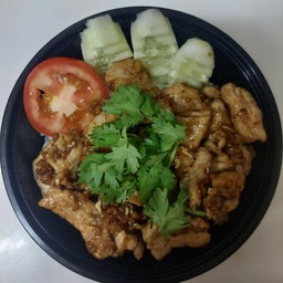 ข้าวหอมมะลิราดหมูกระเทียม