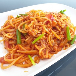 สปาเกตตี้ผัดซอสมะเขือเทศ