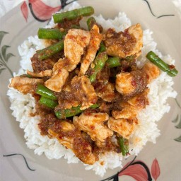 กระเพราพริกแห้ง