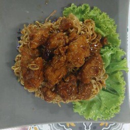 มาม่าไก่ทอดซอสหมาล่าโรยส่าหร่าย