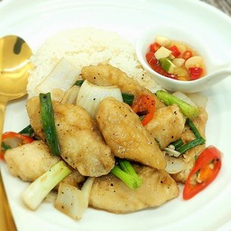 ปลากะพงผัดพริกไทยดำ