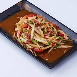 ตำปลาร้า [เลือกปูได้] (Spicy Papaya Salad with Fermented Fish Sauce)