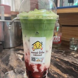สตอเบอรรี่นมสดชาเขียวเย็น