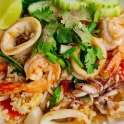 ข้าวกะเพรา&ผลไม้สด คุณกะทิ