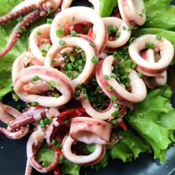 Fresh Squid Stir-Fried With Chili And Salt [Side Dish]