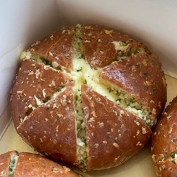 Brioche garlic creamchesse