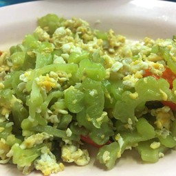 มะระผัดไข่