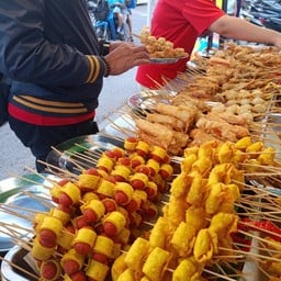 เกี๊ยวไส้กรอกแดง