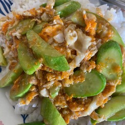 แตงกวาผัดไข่ใส่หมูสับราดข้าว