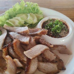 คอหมูย่างจาน