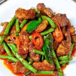 ผัดพริกแกงหมู