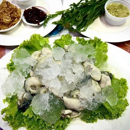 หอยนางรมทรงเครื่อง Fresh Oysters with Herbs