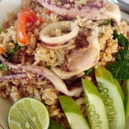 ข้าวผัดปลาหมึก