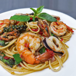สปาเก็ตตี้ผัดกะเพรา กุ้ง