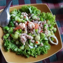 ยำก้านคะน้า