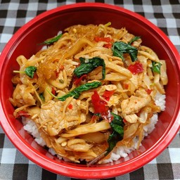 กระเพรา  หมูสับ หน่อไม้ดอง