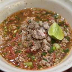 ก๋วยเตี๋ยวหมูน้ำใสต้มยำโบราณ ใส่กุ้งฝอยแดง
