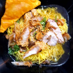 บะหมี่หมูกรอบ