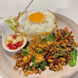 ข้าวกร ะเพราเนื้อ