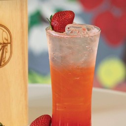 สตรอว์เบอร์รี่โซดา