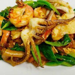 หมี่เหลืองผัดซีอิ๊วซีฟู้ด