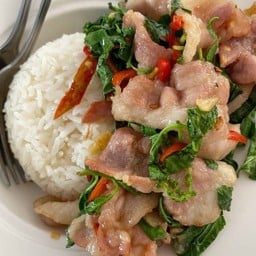 กะเพราเบคอน