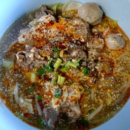 ก๋วยเตี๋ยวเนื้อต้มยำ