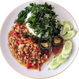 ผัดกระเพรากรอบ หมูสับไข่เยี่ยวม้า