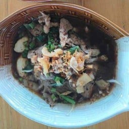 ร้านก่วยเตี๋ยวเรือติดคลอง