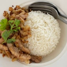 ไก่กระเทียมพริกไทย