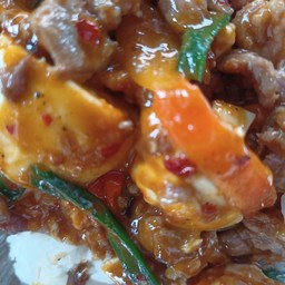 เนื้อ ผัดไข่เค็ม ราดข้าว