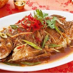 红烧鲈鱼 ปลากระพงน้ำแดง