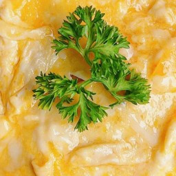 โมเดล กระเพรา-ไข่ข้น -