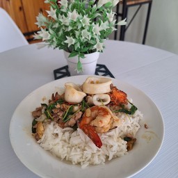 ข้าวกระเพรารวมมิตร
