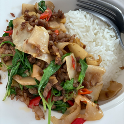 เนื้อสับผัดกะเพราหน่อไม้