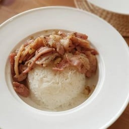 เบคอนกระเทียมพริกไทย