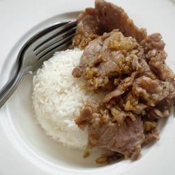 หมูกระเทียม